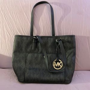 Michael Kors medium classic purse.. EUC